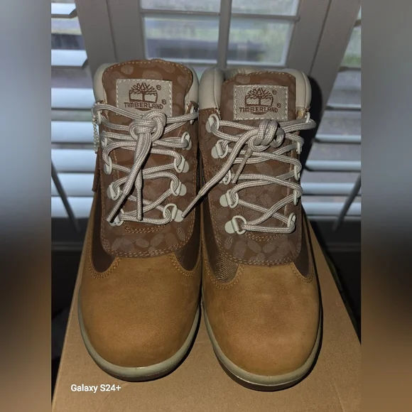 💥TIMBERLAND BOOTS SIZE 6Y/8W MULTI TAN - Picture 2 of 5